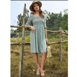 ✨NEW✨ Ditsy Floral Shirred Midi A-line Dress